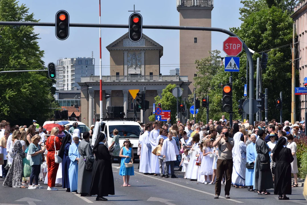 Procesje Bożego Ciała przeszły ulicami Łodzi