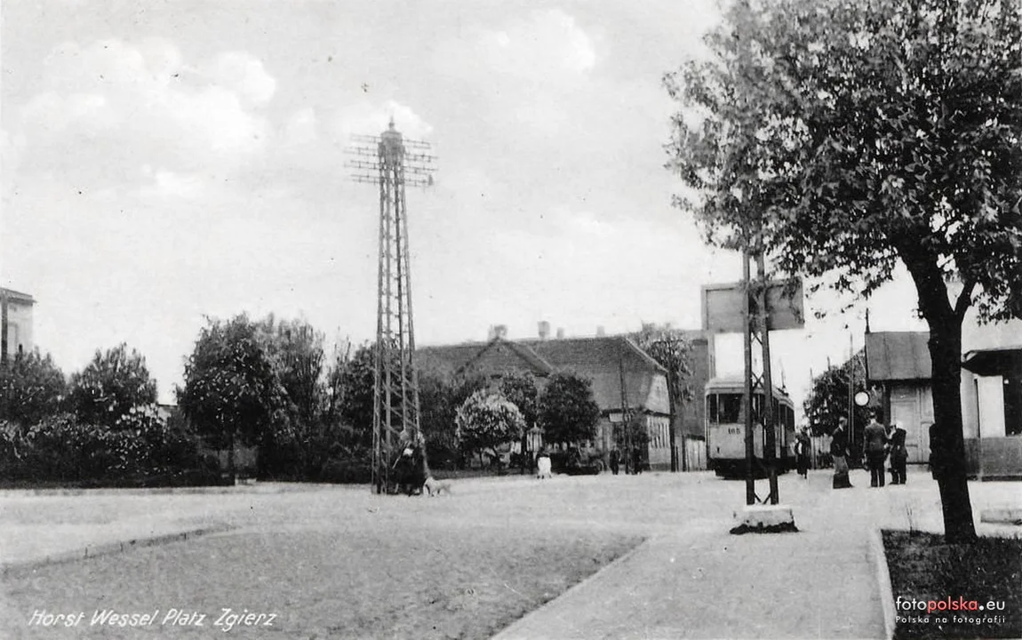 Lata 1939-1943 , Tramwaj na pętli, na wprost dzisiejsza ul. 1 Maja.