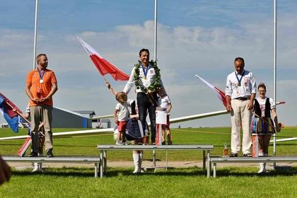 Łukasz Wójcik znów najlepszy! Kutnowski szybownik Mistrzem Europy [ZDJĘCIA] - Zdjęcie główne