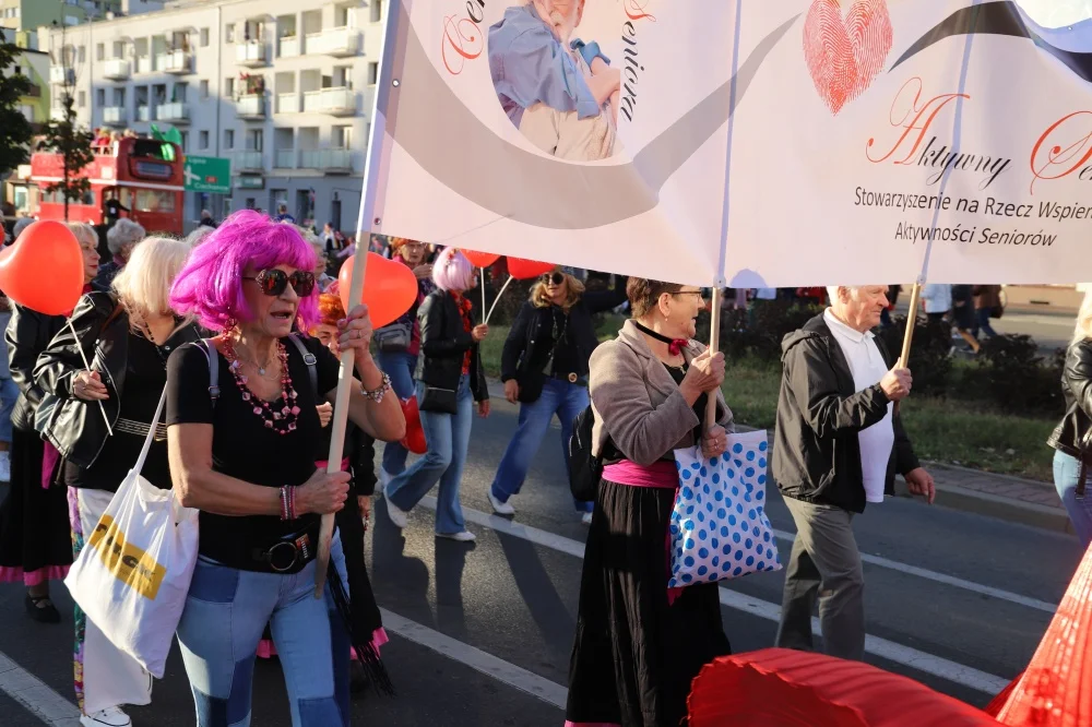 Przez miesiąc miasto należy do nich! Kolorowa parada przeszła ulicami Płocka [ZDJĘCIA] - Zdjęcie główne