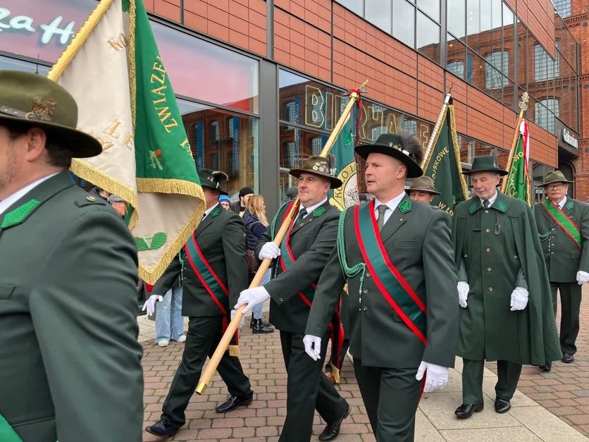 Obchody Święta Niepodległości w Łodzi na rynku Manufaktury