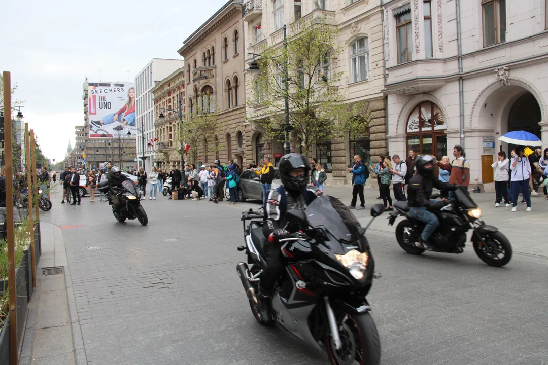 Wielka parada motocyklowa na ulicy Piotrkowskiej w Łodzi