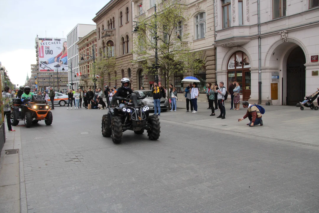 Wielka parada motocyklowa na ulicy Piotrkowskiej w Łodzi