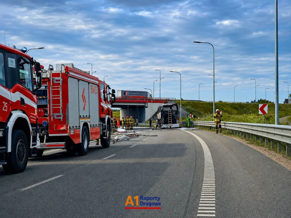 Pożar autokaru na A1 w Łódzkiem