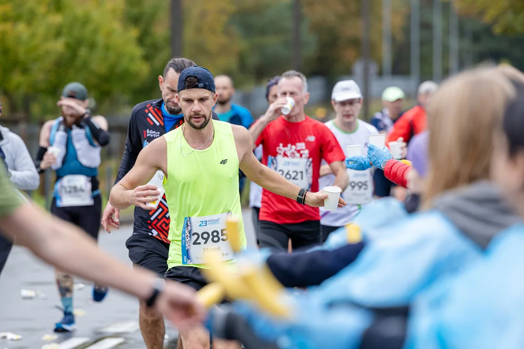 Deszcz, zimno i wiatr nie zepsuły pięknego dnia prawie 4 tysiącom biegaczy