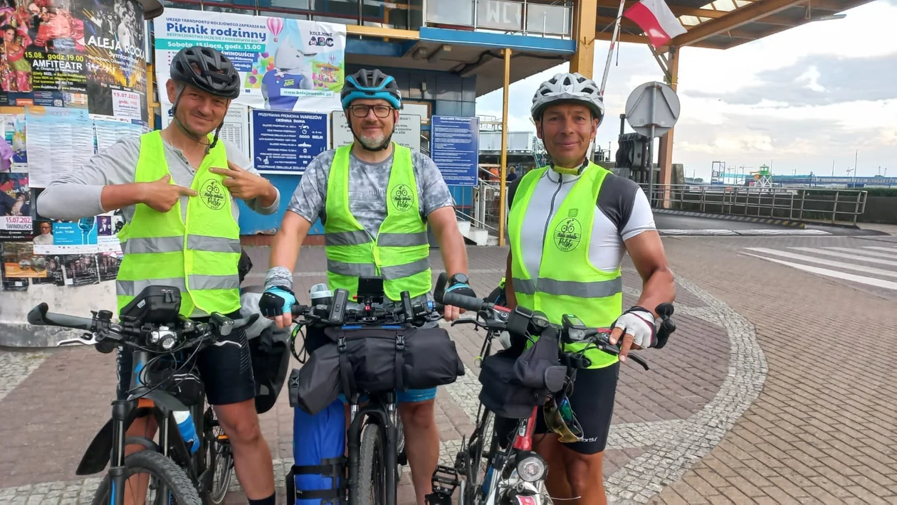 Wyprawa dookoła Polski. Na rower wsiadło Trzech Muzyków Klasycznych. Akcję zainicjował łódzki dyrektor - Zdjęcie główne