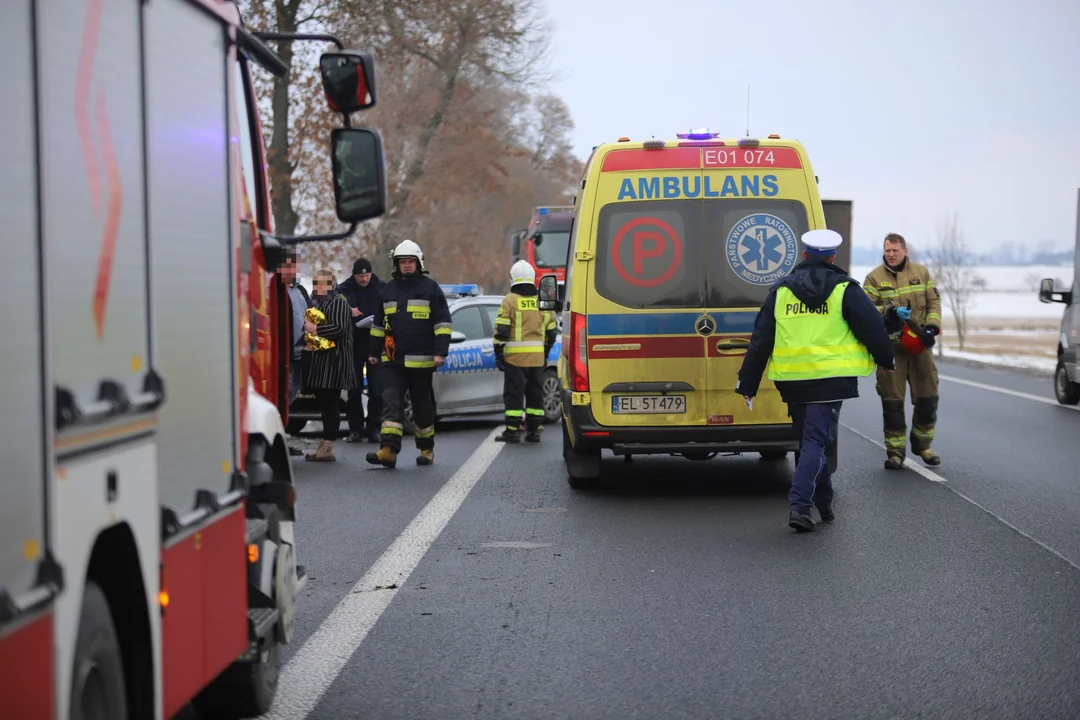 Na DK 92 pod Kutnem w miejscowości Skłóty samochód osobowy wpadł do rowu