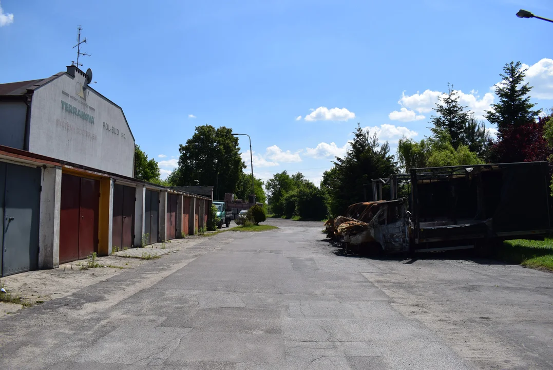 Kiedy z osiedla znikną wraki samochodów?