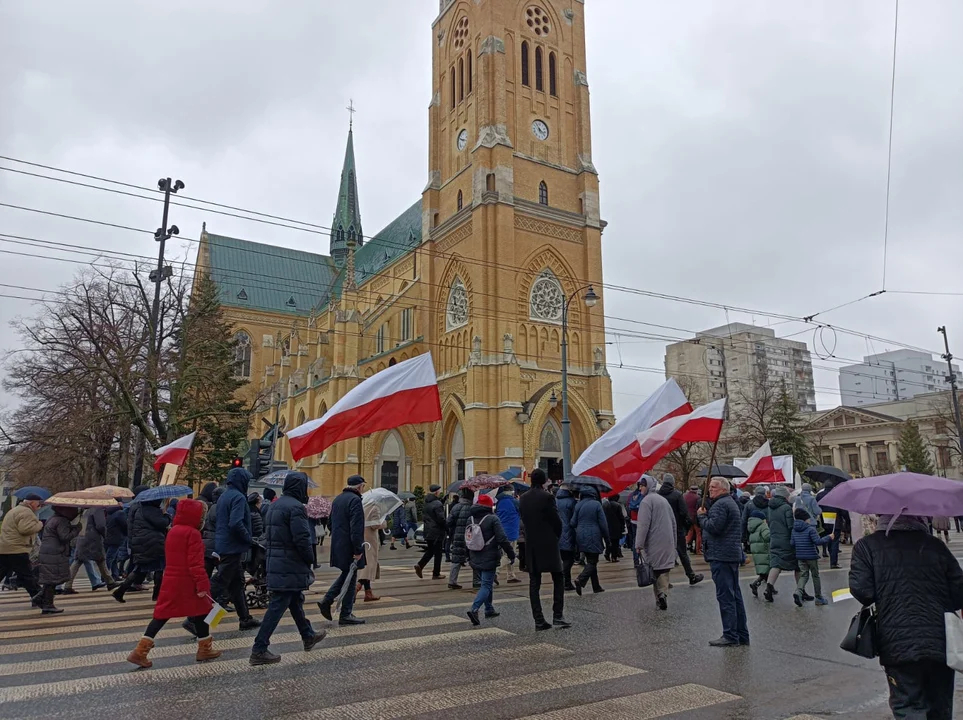 Marsz papieski w Łodzi. Setki łodzian ruszyło ulicami miasta [zdjęcia]