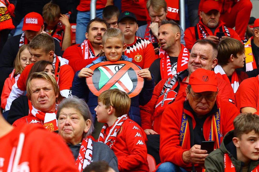 Genialny doping kibiców Widzewa na spotkaniu z Zagłębiem