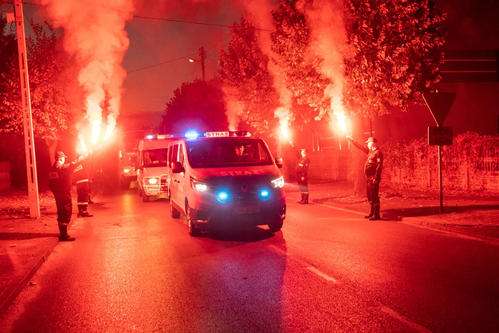 Race rozświetliły ulice Zelowa. Jaki był powód? [FOTO] - Zdjęcie główne