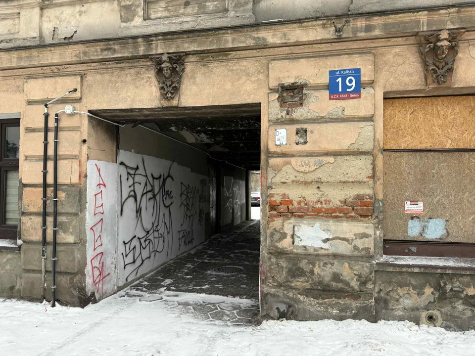 Makabryczna seria zgonów w Łodzi. Mieszkańcy umierają w zimnych lokalach. Miasto: nikogo nie zmusimy do przyjęcia pomocy [FOTO] - Zdjęcie główne