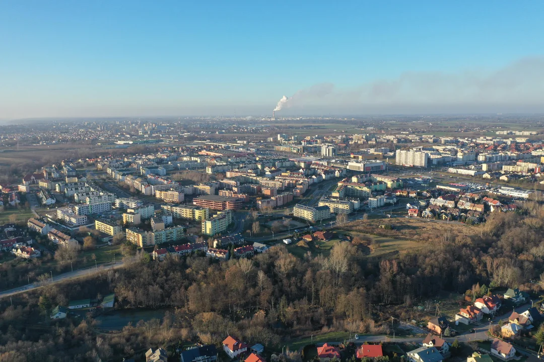 Dwa osiedla ze sobą graniczą, ale dobrego połączenia nie ma. I prędko się to nie zmieni - Zdjęcie główne