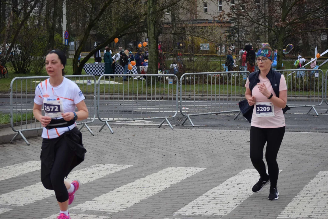 DOZ Maraton ulicami miasta. Zobacz zdjęcia z biegu głównego