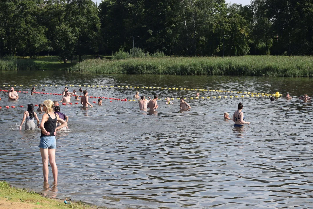 Łodzianie wypoczywają na Stawach Jana