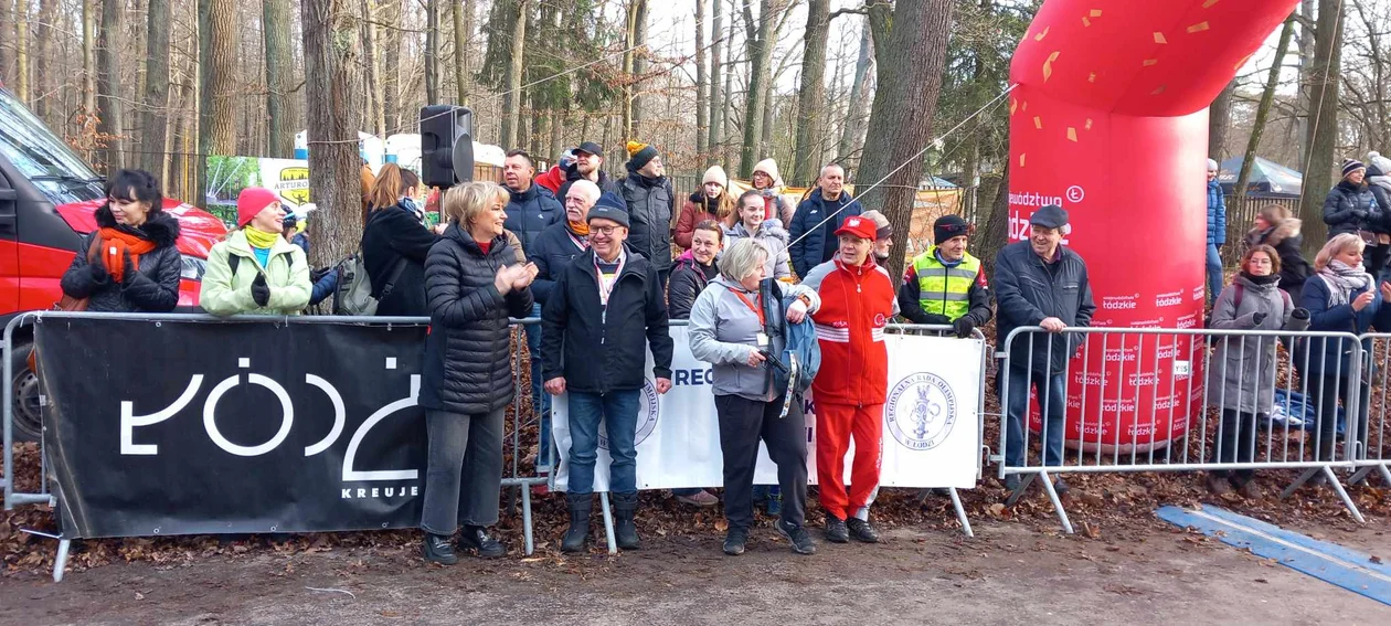 Wiosenna niemal aura przywitała biegaczy, którzy stanęli na starcie łódzkiego 39. Biegu Sylwestrowego. Nic więc dziwnego, że frekwencja dopisała, a uczestnicy tryskali wręcz energią i humorem, który często wyrażał się w przebraniach. 