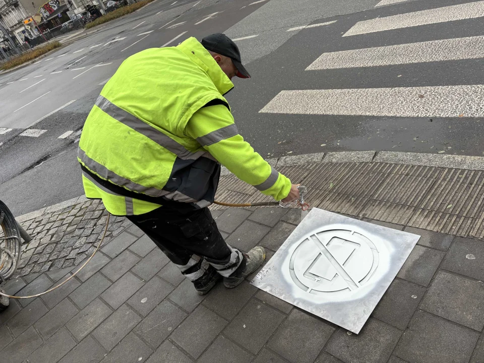 Przy łódzkich przejściach dla pieszych pojawiły się nowe piktogramy