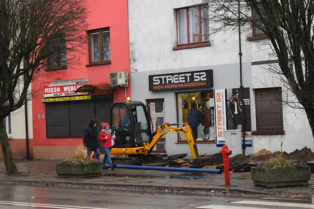 Rozłożony chodnik na ulicy Długiej