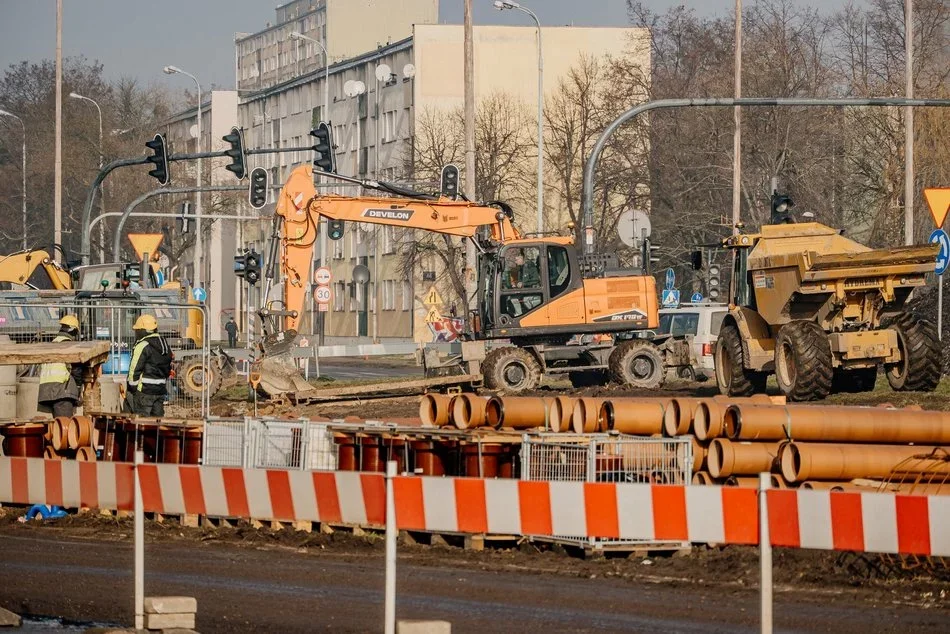 Ważne skrzyżowanie na Dąbrowie zostanie zamknięte. Kierowcy, będziecie musieli poszukać innej drogi - Zdjęcie główne