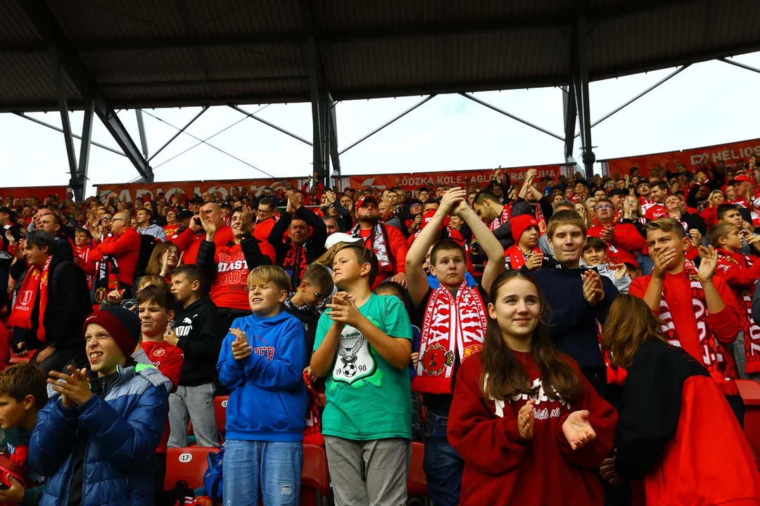 Genialny doping kibiców Widzewa na spotkaniu z Zagłębiem