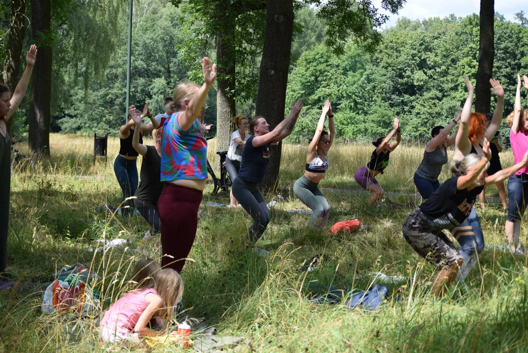 Joga w parku na Zdrowiu