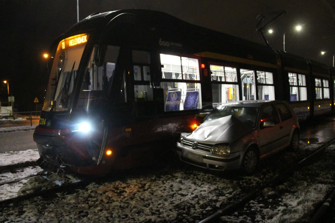 Zderzenie auta z tramwajem w Łodzi