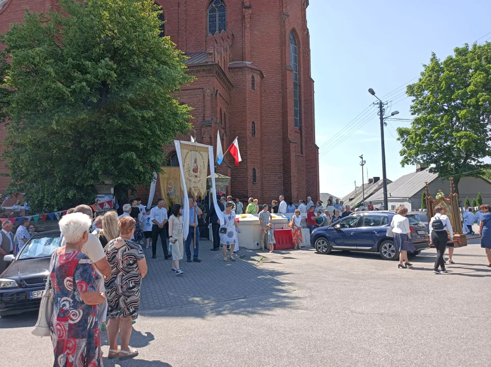 Ulicami Zgierza przeszły procesje Bożego Ciała.