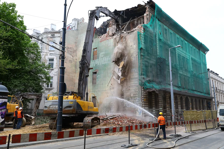 Kamienica przy Kilińskiego 49, w końcu, zostanie zburzona. Wiemy kiedy wrócą tramwaje