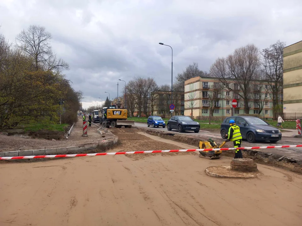 Remont na ul. Lutomierskiej posuwa się powoli naprzód