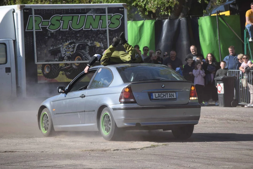 Giganty na czterech kołach zrobiły duże show! Widowiskowy pokaz monster trucków