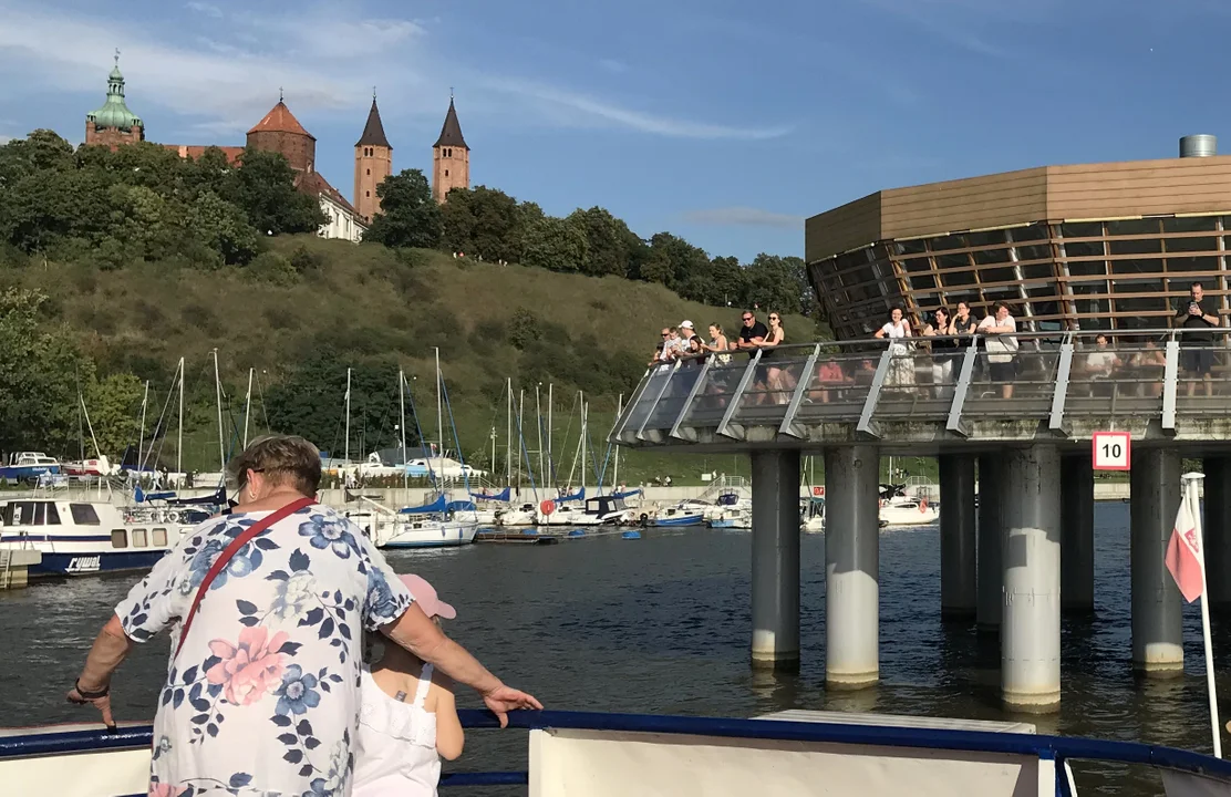 Tysiące osób popłynęło w rejs po Wiśle. Pieniądze z biletów pomogą dzieciom - Zdjęcie główne