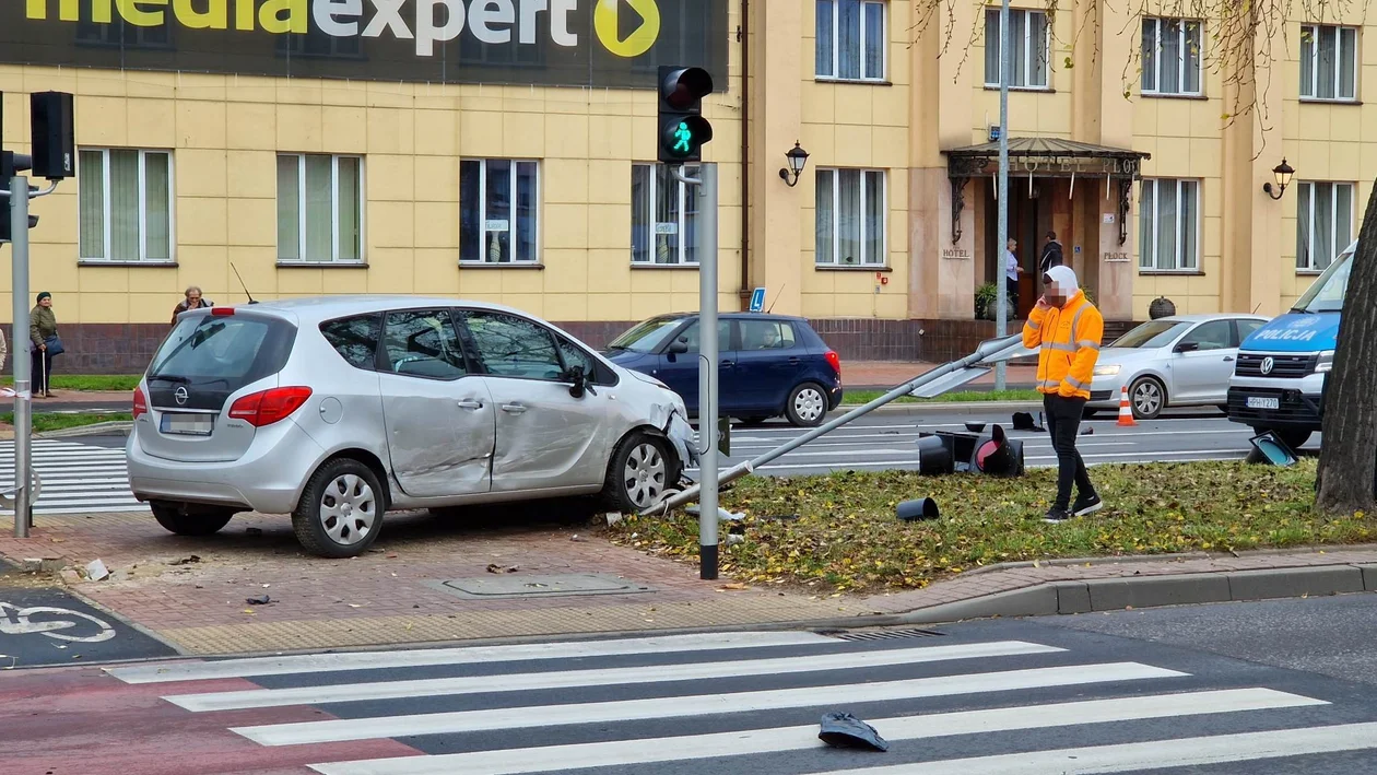 Wypadek w centrum miasta. Poszkodowane dwie starsze kobiety - Zdjęcie główne