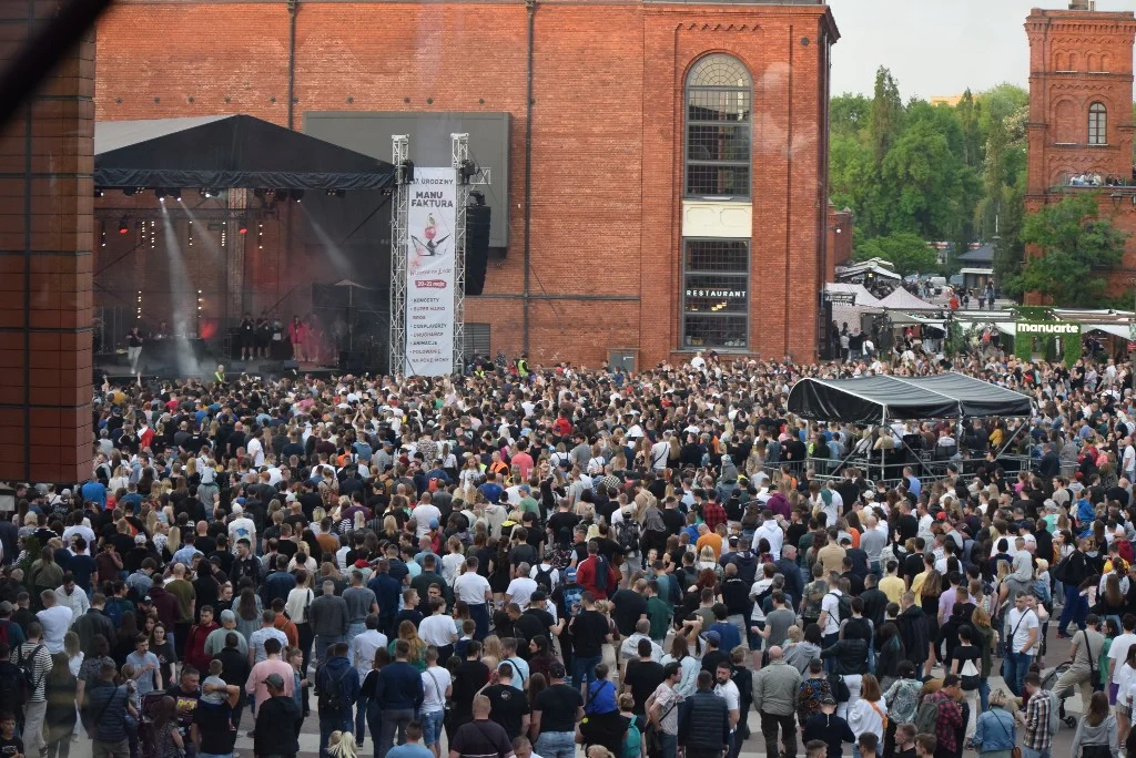 Koncert O.S.T.R. i gości w Manufakturze w Łodzi