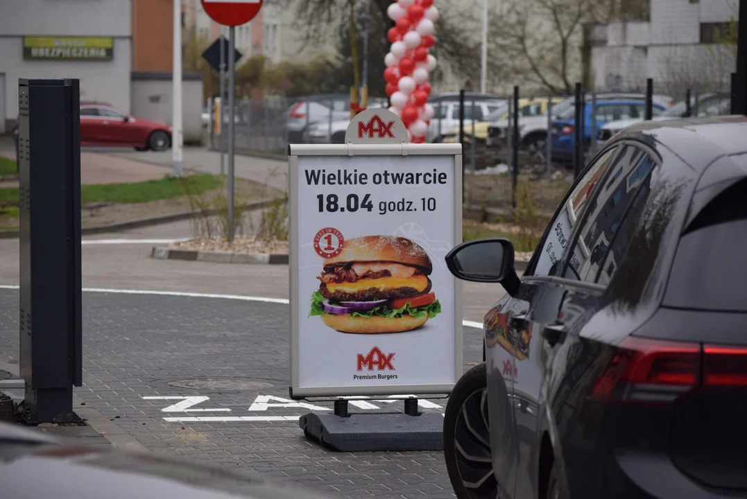 Tłumy łodzian na otwarciu restauracji MAX Premium Burgers. Tego jeszcze w Łodzi nie było [ZOBACZ ZDJĘCIA]