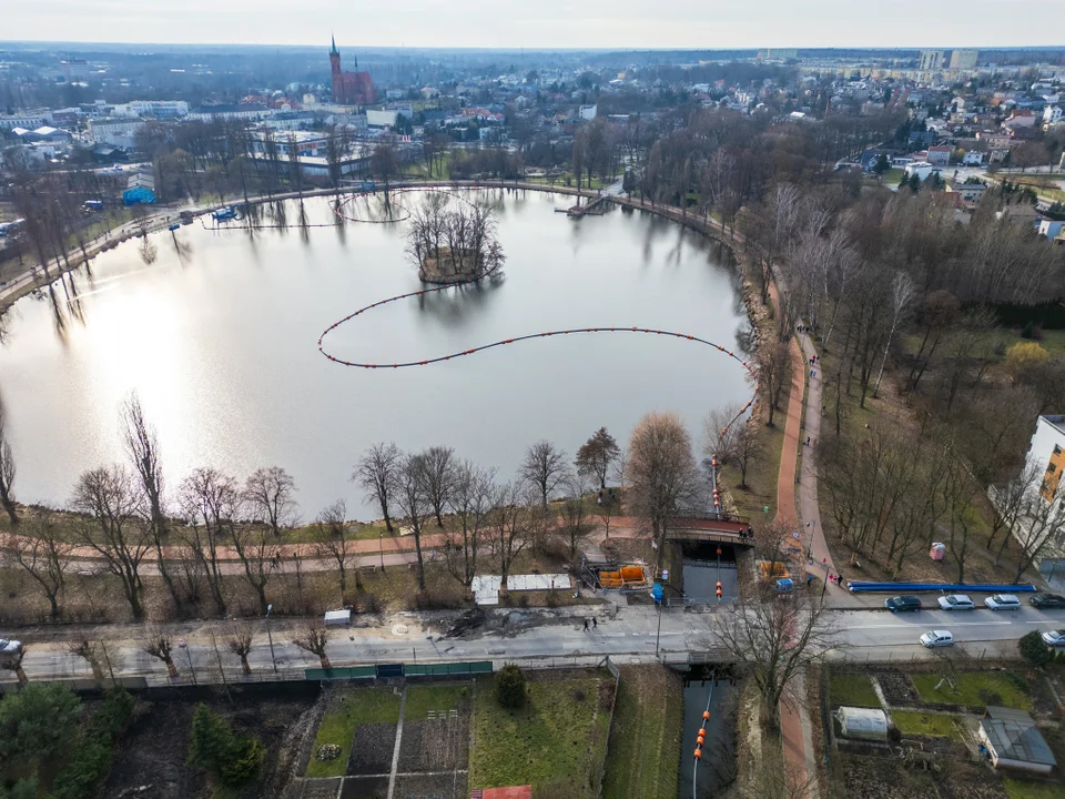 Pogłębianie stawu w Zgierzu