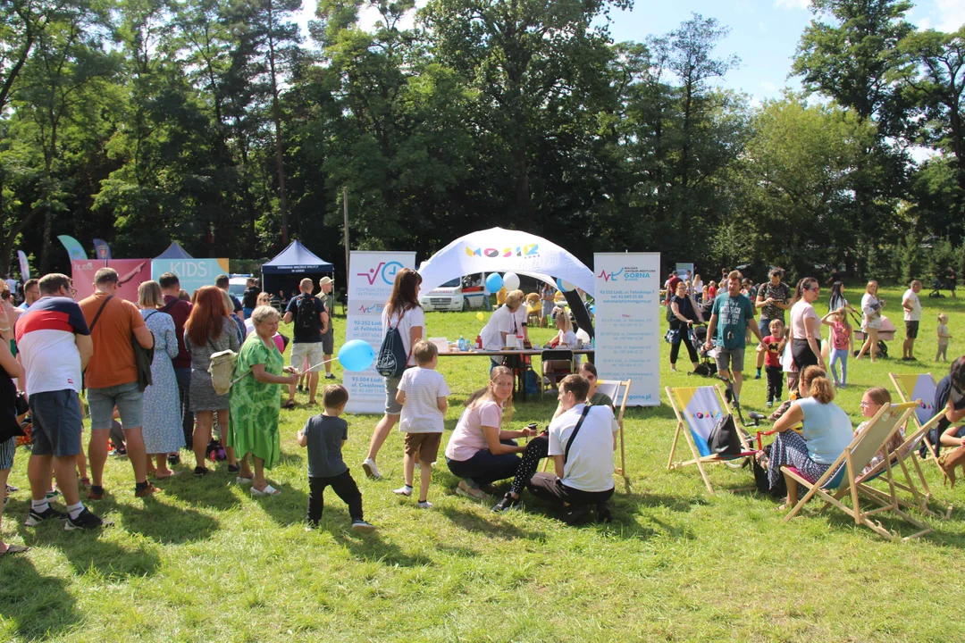 Piknik rodzinny w parku na Młynku w Łodzi