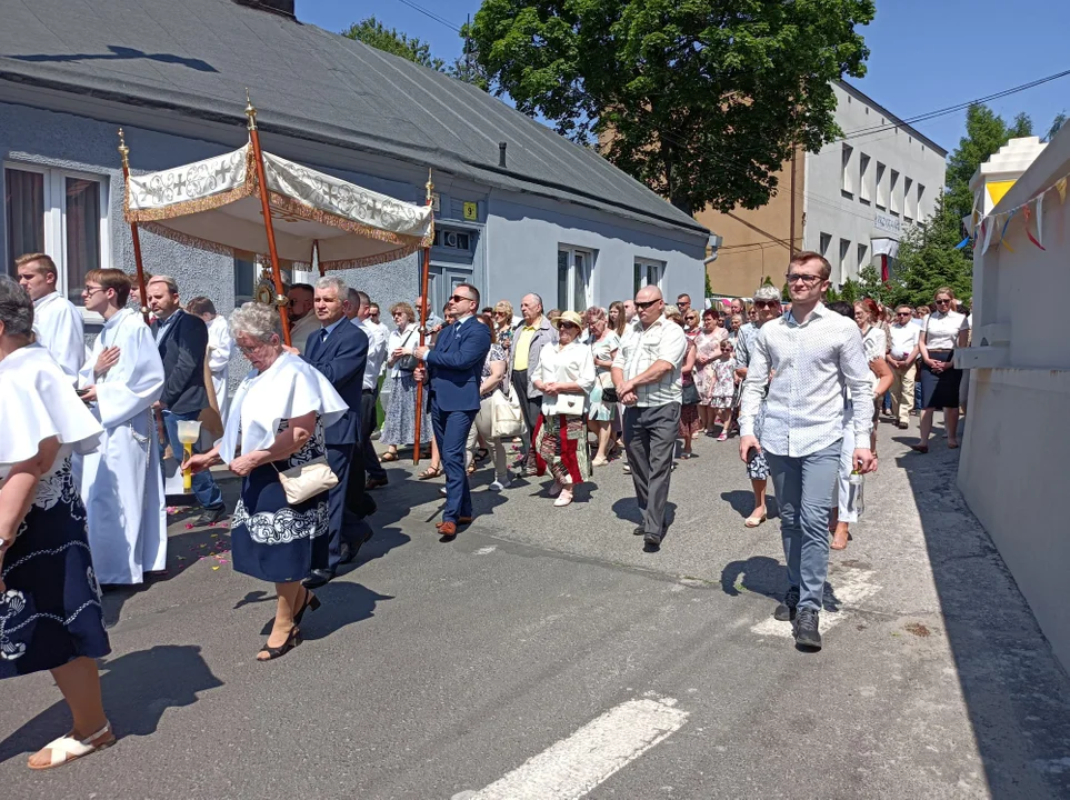 Ulicami Zgierza przeszły procesje Bożego Ciała.