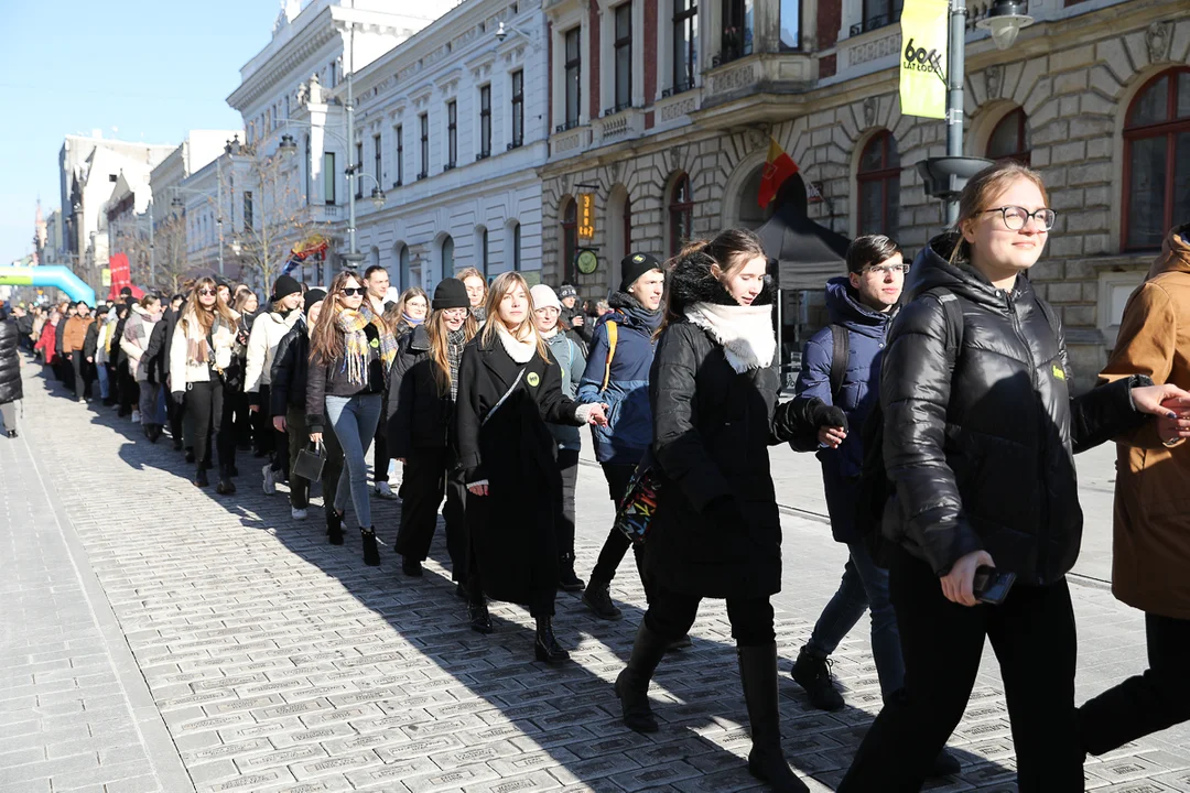 Polonez dla Łodzi. Maturzyści zatańczyli na Piotrkowskiej