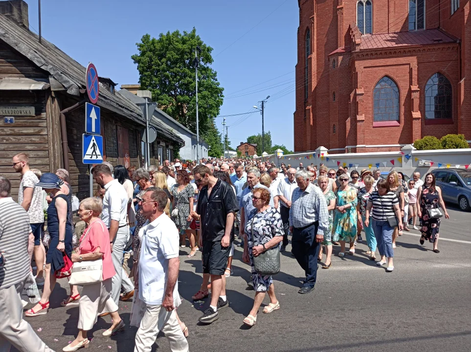 Ulicami Zgierza przeszły procesje Bożego Ciała.