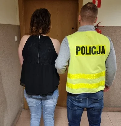 Policjanci zatrzymali trójkę znajomych, którzy okradli współlokatora i taksówkarza