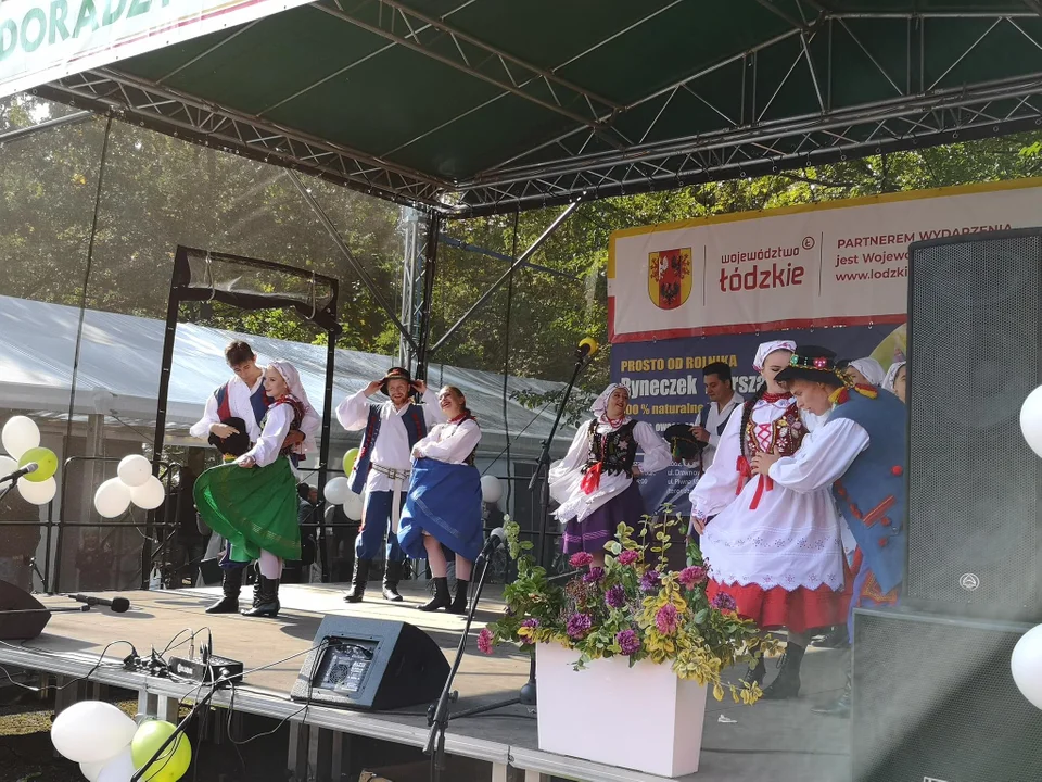 Łodzianie i mieszkańcy okolic na ryneczku marszałkowskim przy Drewnowskiej w Łodzi