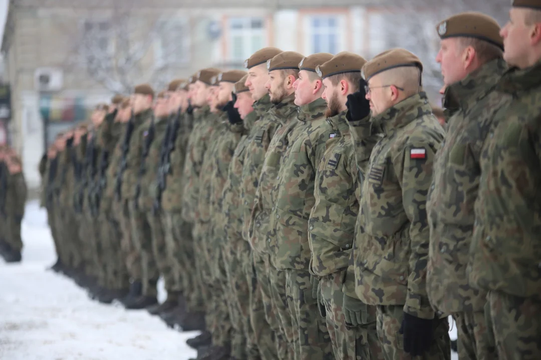 Uroczystą przysięgę złożyli dziś na Placu Piłsudskiego w Kutnie żołnierze 9 Łódzkiej Brygady Wojsk Obrony Terytorialnej