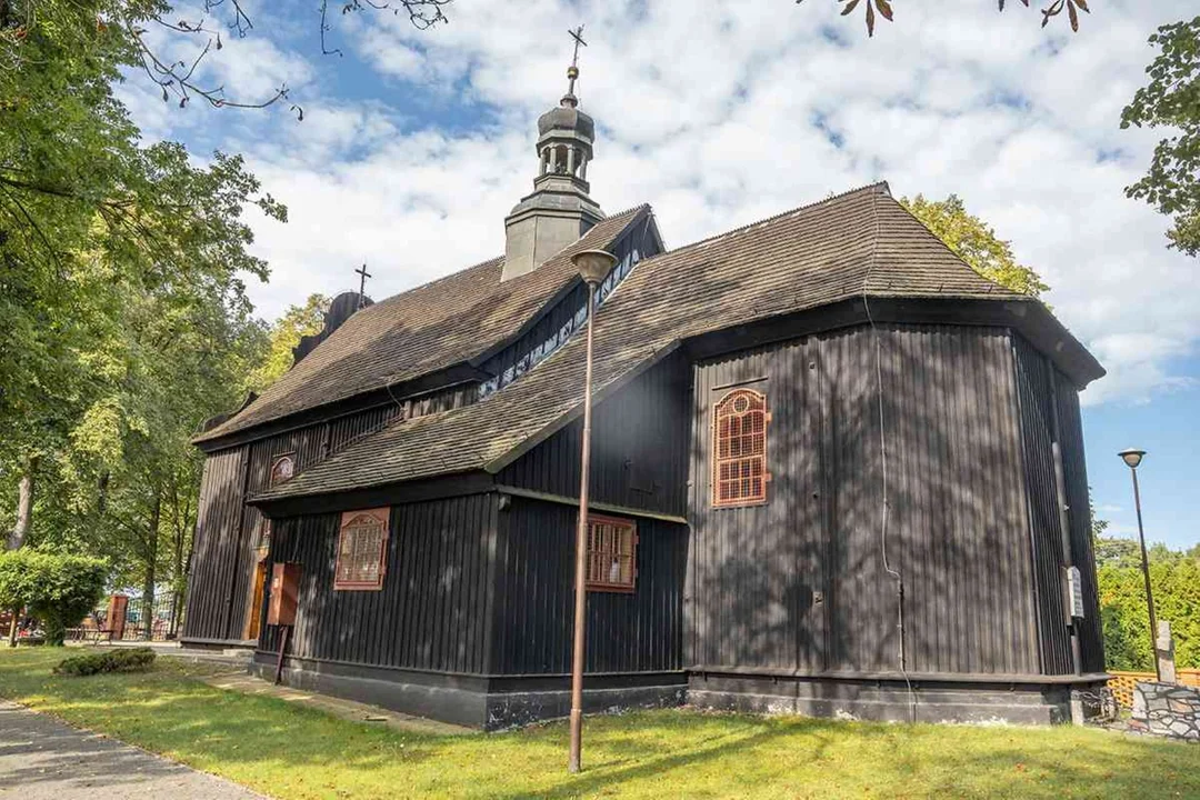 Obok tej atrakcji nie przejdziesz obojętnie. To jeden z najlepiej zachowanych zabytków Łódzkiego [FOTO] - Zdjęcie główne