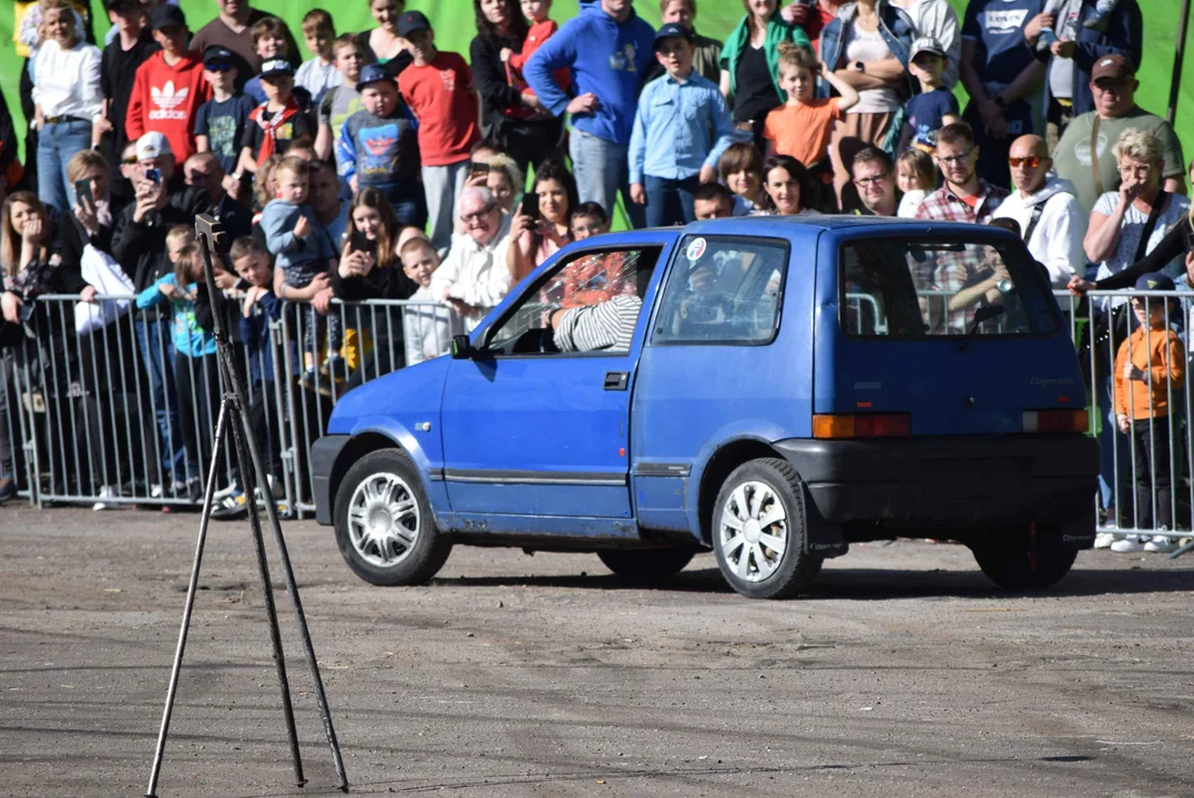 Giganty na czterech kołach zrobiły duże show! Widowiskowy pokaz monster trucków