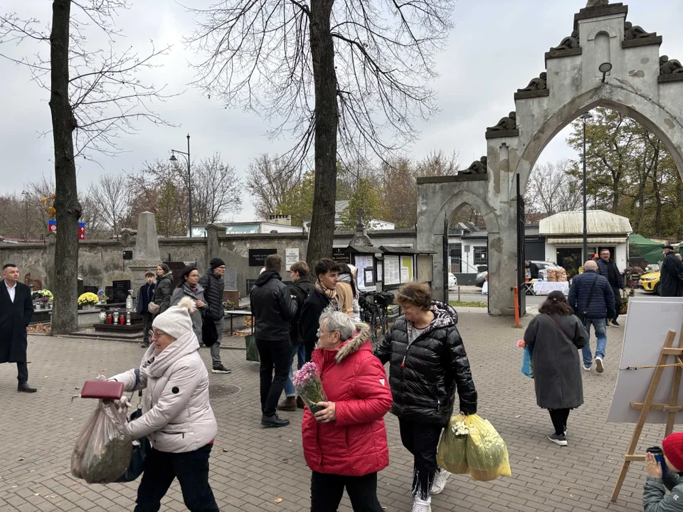 Stary Cmentarz w Łodzi podczas Wszystkich Świętych 2024