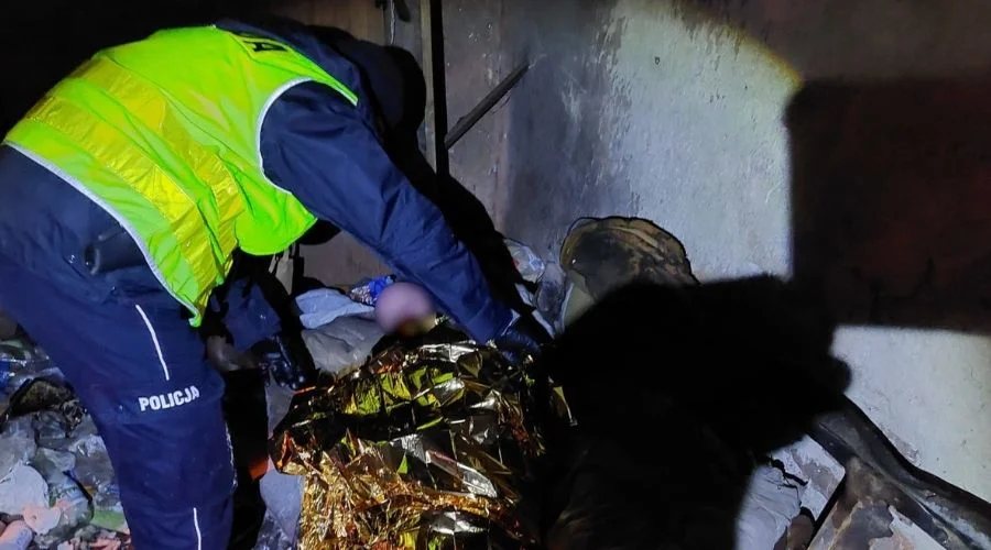 Piotrkowska policja pomaga bezdomnym