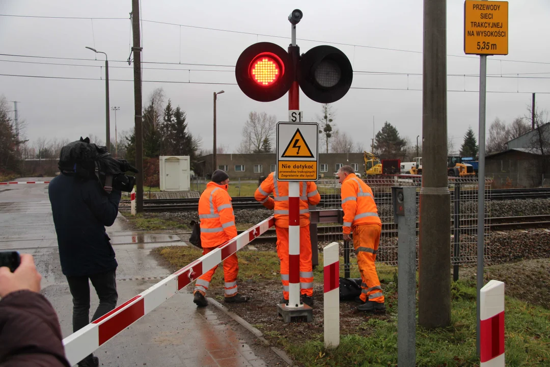 Wyłamanie rogatki na przejeździe kolejowym przy przystanku Łódź Olechów Zachód