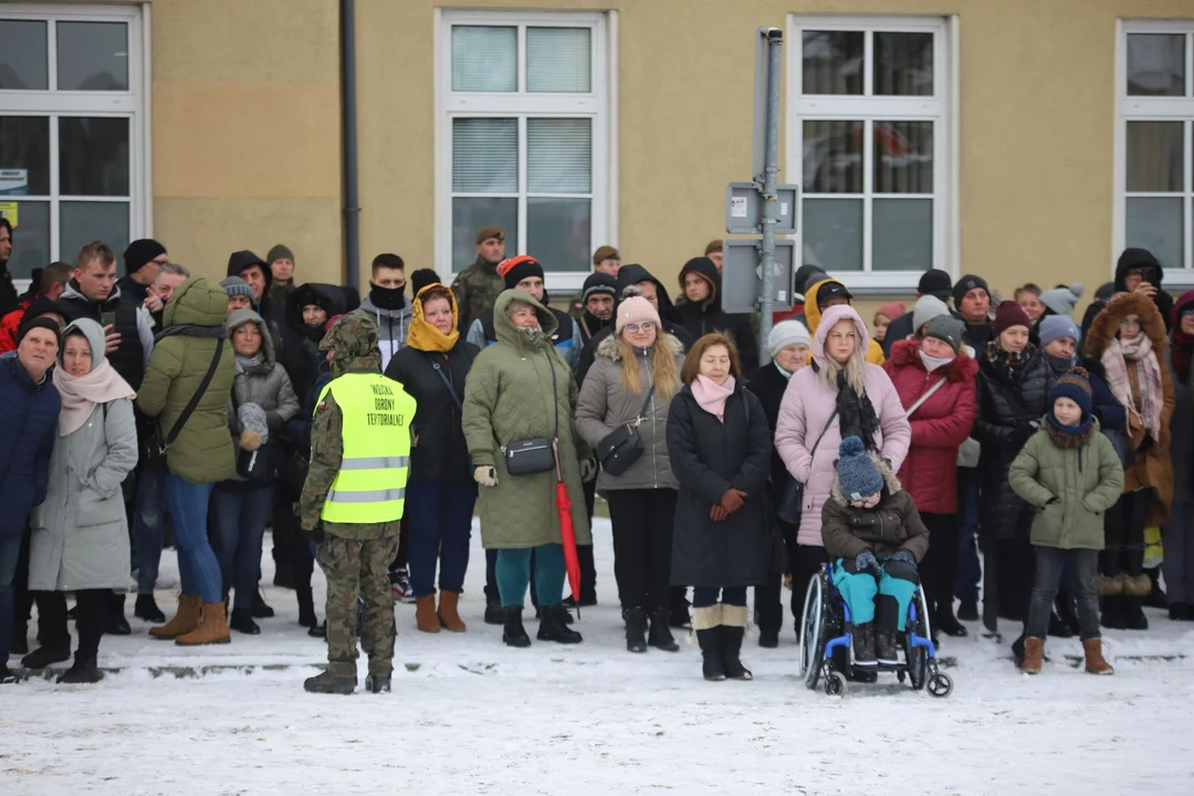 Uroczystą przysięgę złożyli dziś na Placu Piłsudskiego w Kutnie żołnierze 9 Łódzkiej Brygady Wojsk Obrony Terytorialnej