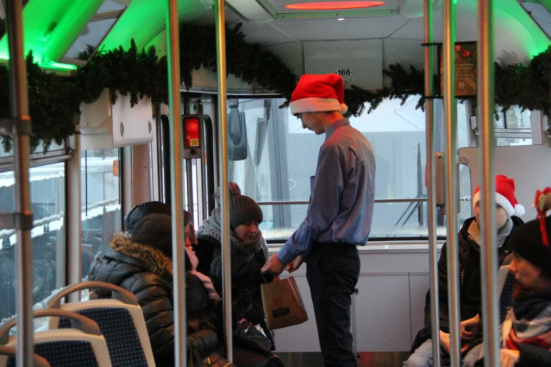 Mikołajkowy tramwaj MPK Łódź wyruszył na ulice Łodzi