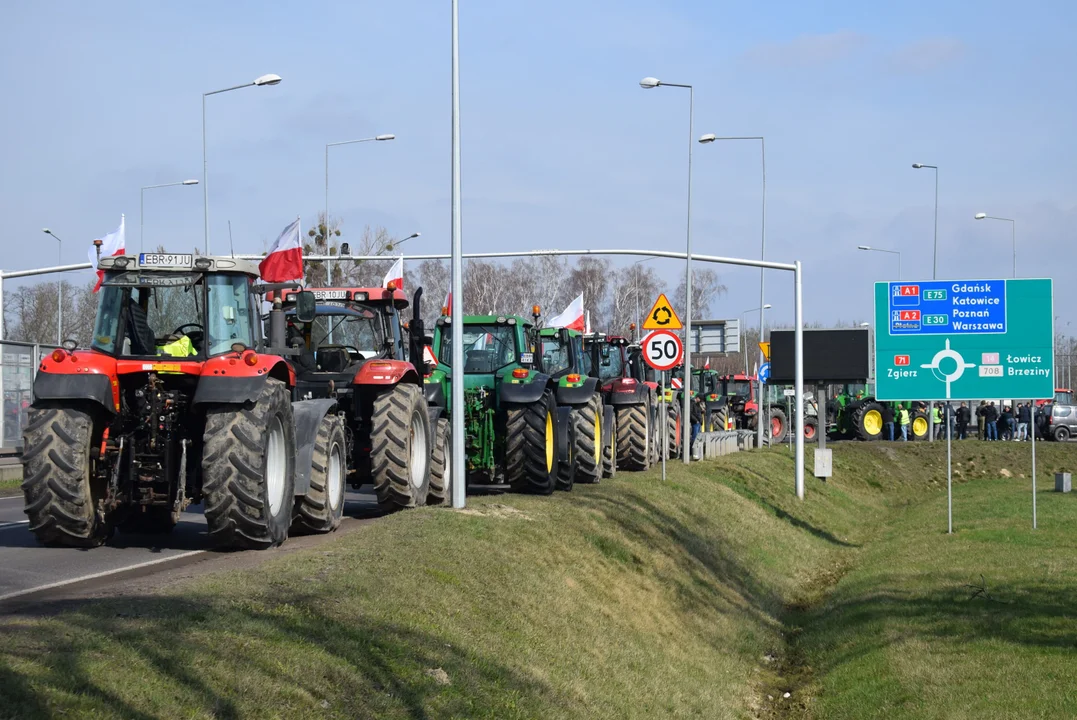 Generalny strajk rolników. Zablokowali ronda i autostrady. Nie zamierzają się poddać [ZDJĘCIA] - Zdjęcie główne